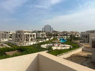 اقل من سعر السوق توين هاوس  بحري بفيو مفتوح علي لاندسكييب و بحيره 4 غرف خصوصيه كامله في ڤيڤنز مدينة الشروق  Vivens El Sherouk