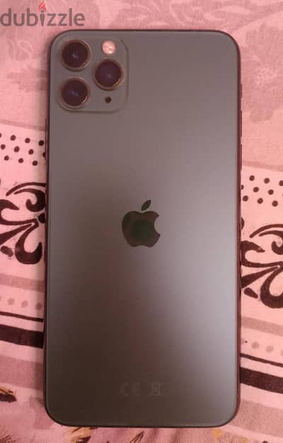 iphone 11 pro max 512g  بطارية 77 بحالة الجديد ومعاه شاحن اصلي وجرابين