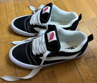 حذاء VANS أوريجينال (أصلي) مقاس 42 لون أسود للبيع