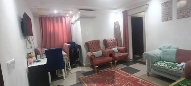 شقة للبيع مفروش في الحي السادس عشر – بدر الدين، الشيخ زايد | 63 م² | أرضي أمامي