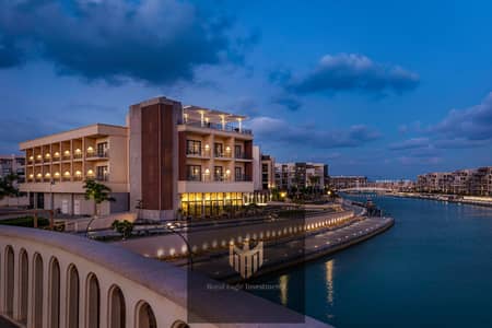 شاليه فيو مميز علي حمام السباحه في قلب المارينا لوكيشن مميز جدا في مراسي _ Marina marassi الساحل الشمالي north coast