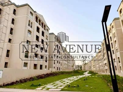 شقه استلام فوري في مستقبل سيتي Mostaqbal City تطل على مساحات حضراء