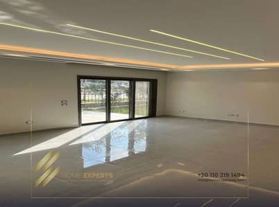 شقة مع حديقة للإيجار في إيست اون - مطبخ وتكيفات