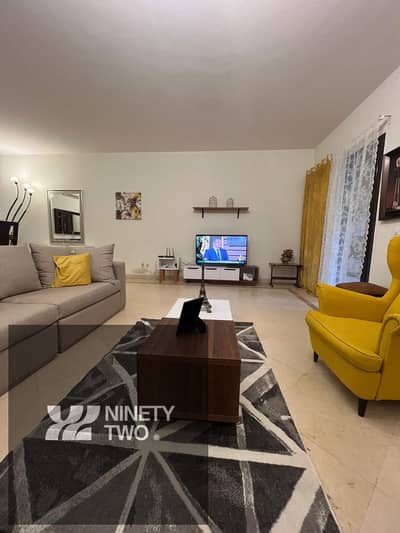 شقة أرضي بحديقة للإيجار في ميفيدا 186م + 143م حديقة مفروشة بالكامل