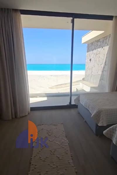 A prime villa for sale, ready for immediate occupancy, at the price of a first-row villa, with a direct sea view in the heart of the North Coast, with