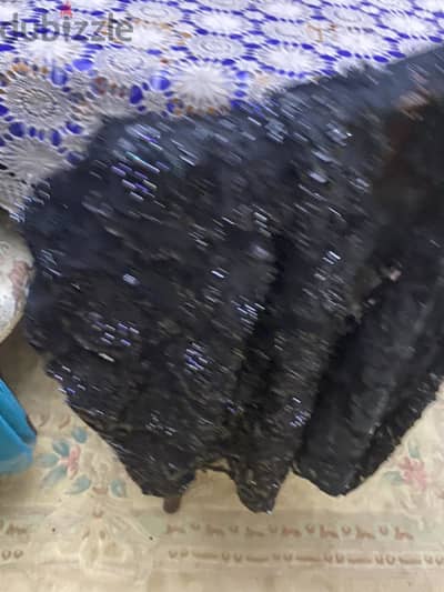 الفستان كما هو في صوره نفس الالوان