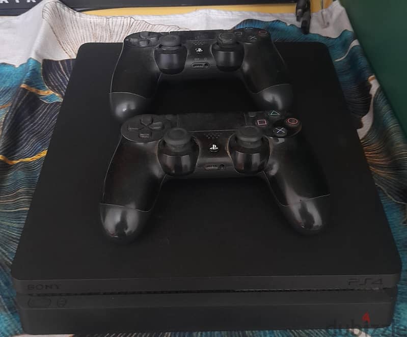 PS4 slim 1