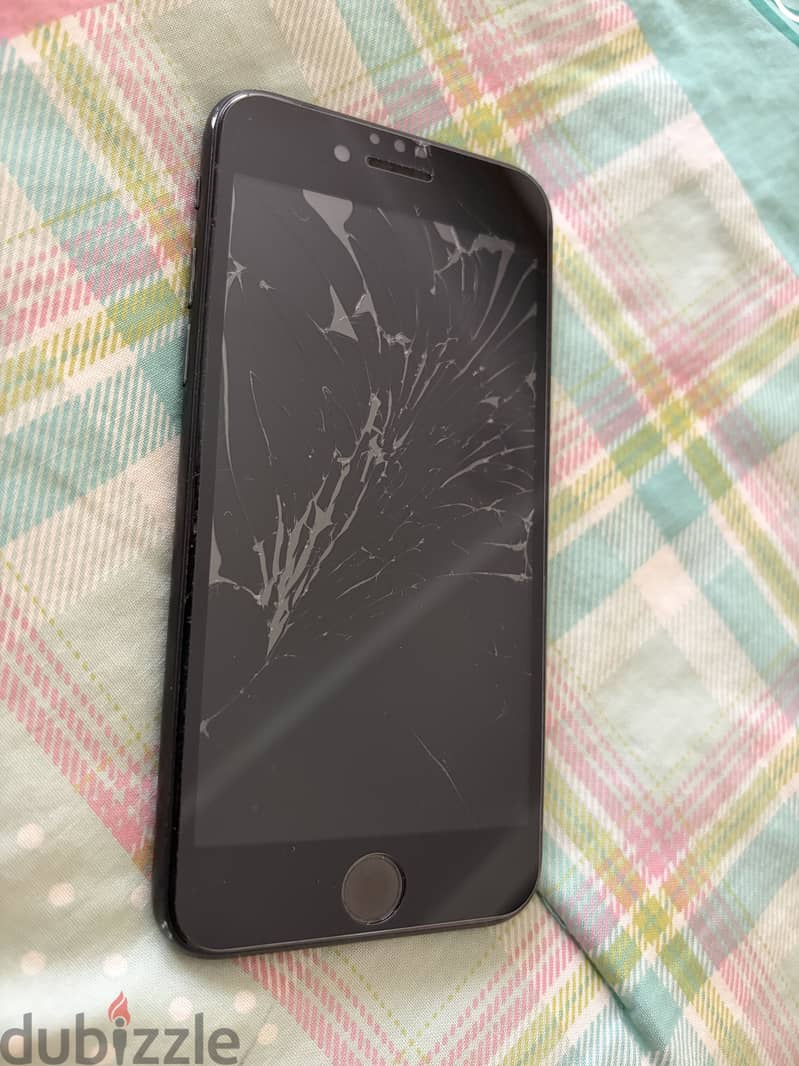 Apple - iPhone SE 1