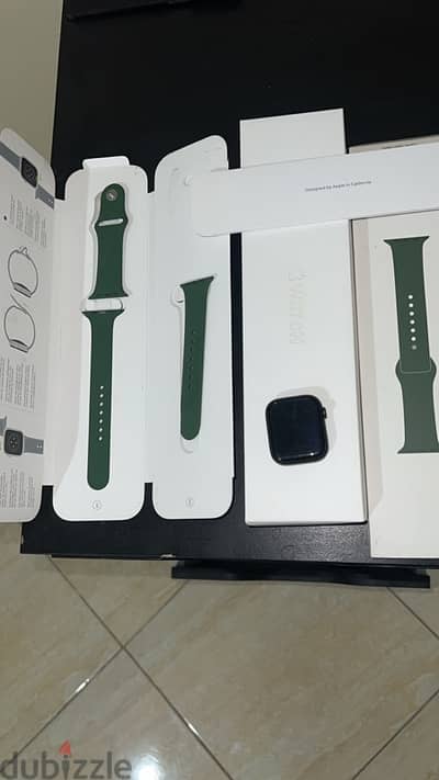 apple watch series 7 green with clover band