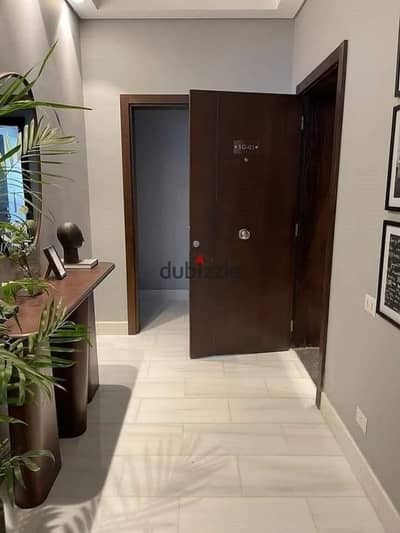 Apartment for sale, ready for immediate occupancy, hotel-style finishing with air conditioning, in the heart of the Latin Quarter, directly on the sea