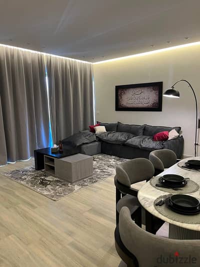 شقه للايجار فندقي بكمبوند ليك فيو جولدن سكوير