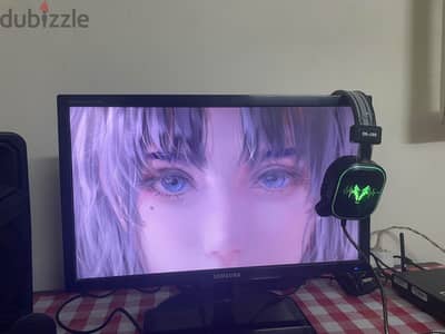 شاشه سامسونج ١٩ بوصه led بحاله ممتازه للبيع