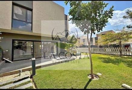 تاون هاوس كورنر للبيع في أوريجامي – تاج سيتي، القاهرة الجديدة | إطلالة مباشرة على حمام السباحة