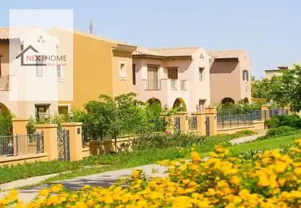 Lowest Down Payment for a Middle Townhouse in  with Pool View