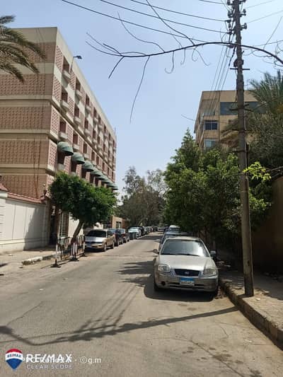 شقه للبيع في مصر الجديدة متشطبة سوبر لوكس  بفيو ع صلاح سالم و بالقرب من ش الثورة بالمطبخ
