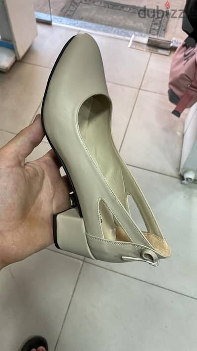 احذية جديدة