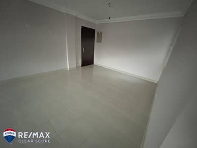 شقة للإيجار في مدينتي B10 | 116م² | 3 غرف نوم | فيو شارع وباركينج | موقع مميز
