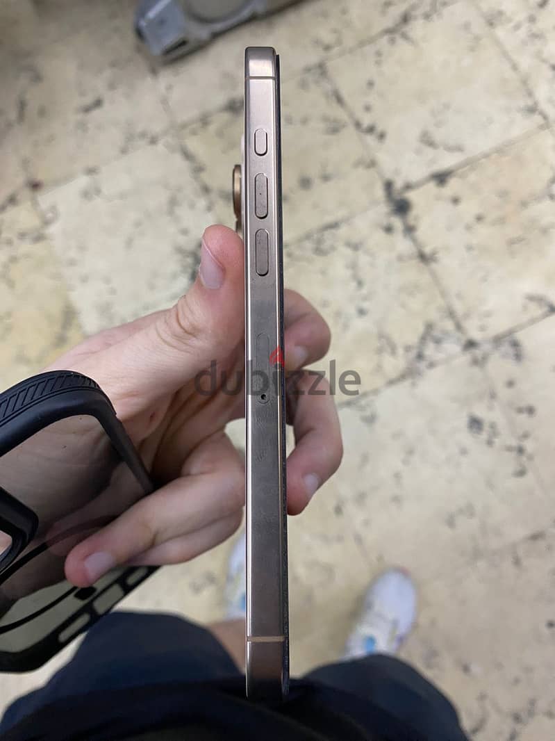 iPhone 16 pro max 1