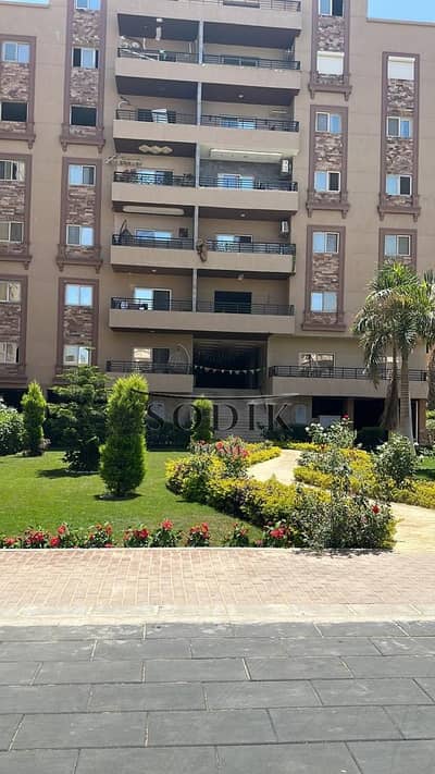 شقة مميزة للبيع داخل أحد أفضل كمبوندات مدينة العبور 154 متر دور رابع فى ارقى احياء العبور بسعر لقطه طوب احمر