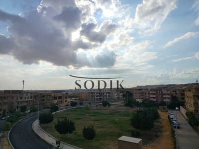 With a 50% down payment and a 3-year installment period, a villa in the Fifth District with a garden view, near Farid Habib Hospital.