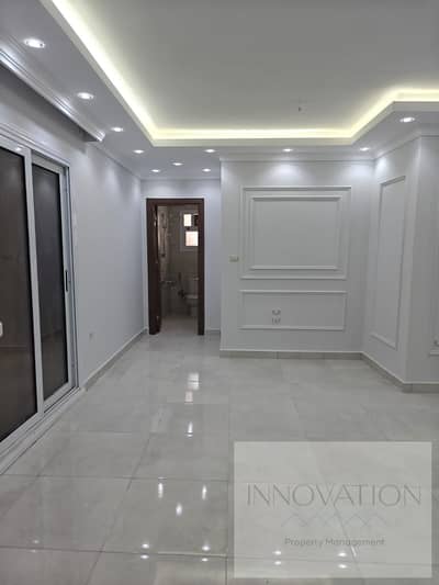 شقة روف للايجار فيو جاردن تراس كبير فيلات جنوب الأكادمية| South Academy villas -الدور الثالث- دقايق من كايرو فيستيفال مول