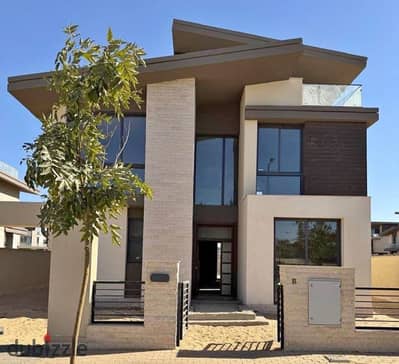 إستلام فورى فيلا مودرن بفيو لاند سكيب فى ذا إستيتس بجانب بيفرلى هيلز ومطار سفينكس The Estates