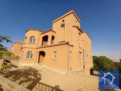 فيلا مستقلة كمبوند برنسيس 520م موقع علي لاند سكيب بجوار مول مصر بسعر مميز