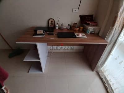 مكتب desk