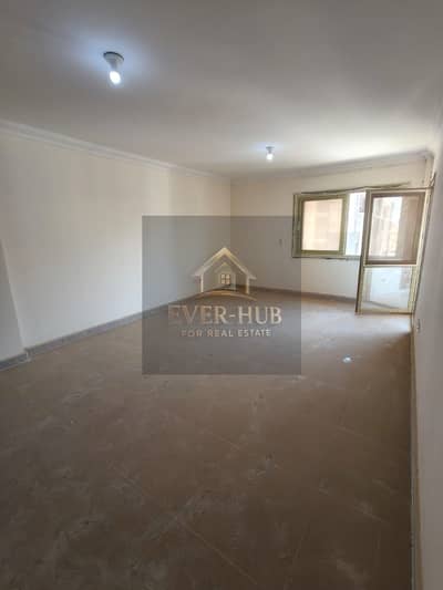Apartment for sale in Sheikh Zayed, Jannah 2 Compound, 130 square meters, 3 bedrooms, sea view and corner unit, lowest price within the compound.