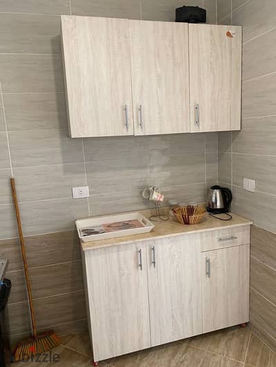 For rent a furnished apartment, 84m, first occupancy at a bargain price. .