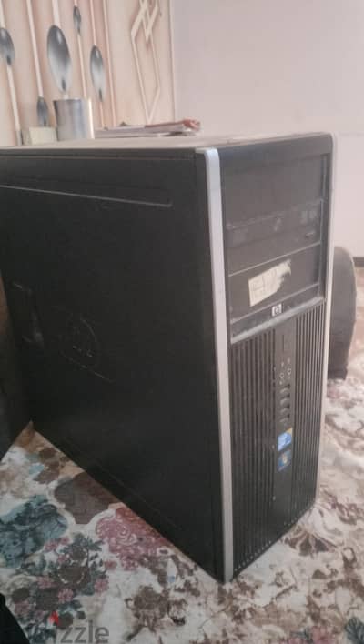 كمبيوتر HP Compaq 8000 Elite بحالة جيدة.