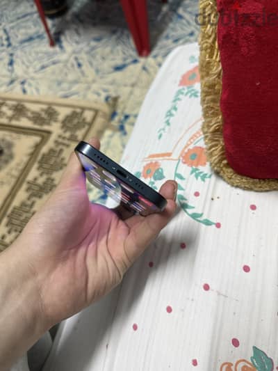 آبل - آيفون 13  نسخه 5G مساحه 256 بطاريه 89 معاه الشاحن الأصلي و7جرابا