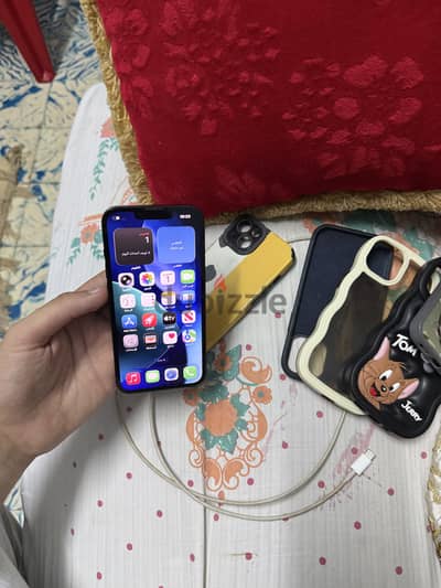 ايفون 13 نسخه 5G مساحه 256 بطاريه 89 مش عليه ضريبه ولا أتفتح