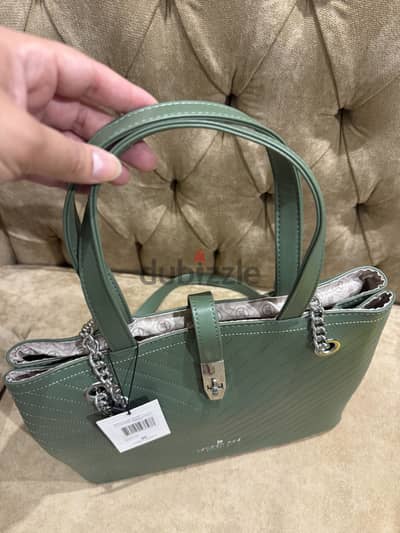 شنط زيتى فاتح ماركه London fog