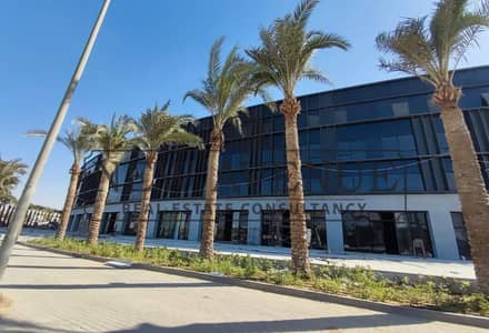 مكتب اداري استلام فوري للايجار باطلالة مميزة في Lake view Residence