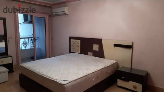 For rent, furnished at a bargain price, located in a prime spot in the 8th neighborhood of Nasr City, with air conditioning and clean furniture.
