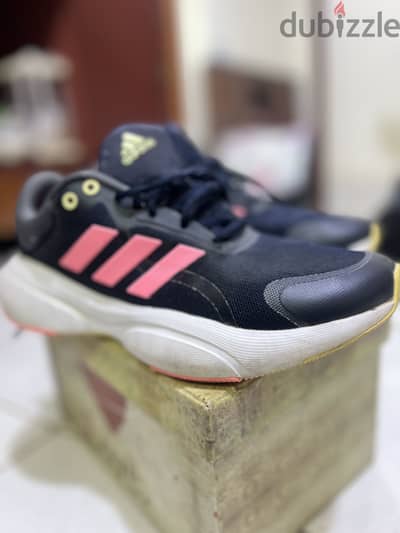 كوتشي original Adidas  بحاله متنازه استخدم عدة مرات قليله