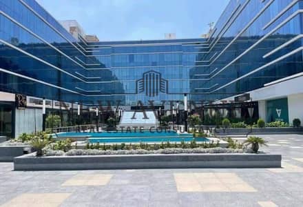 مكتب للايجار متشطب بالكامل باطلالة مميزة في trivium square