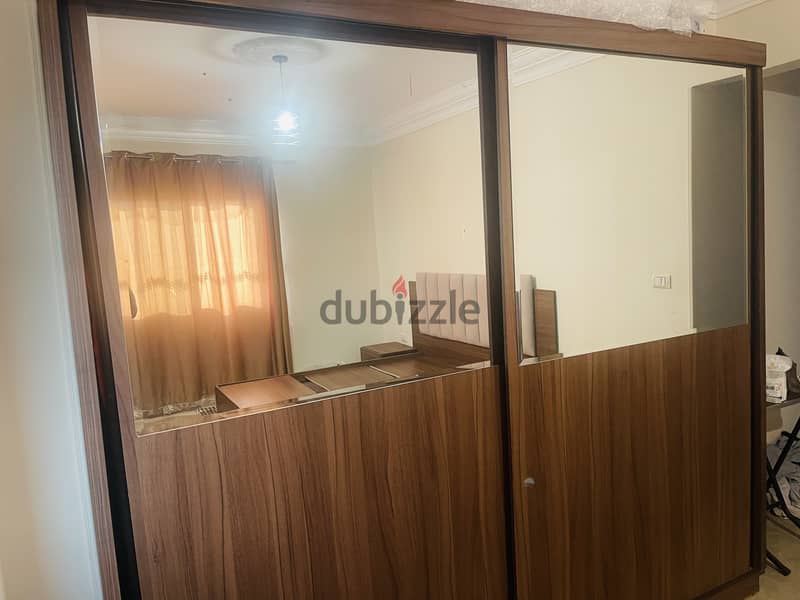 Double Bed with dressing & wardrobe 8