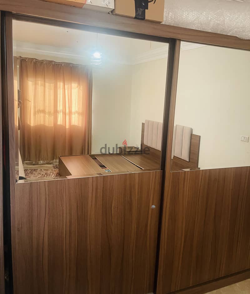 Double Bed with dressing & wardrobe 9