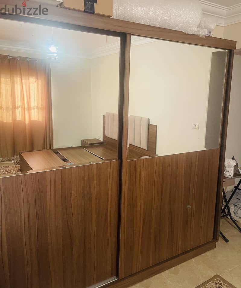 Double Bed with dressing & wardrobe 10