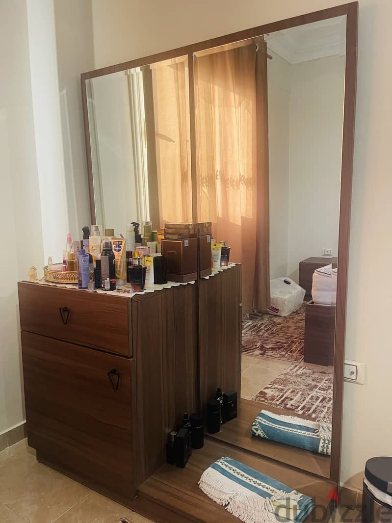 Double Bed with dressing & wardrobe 13