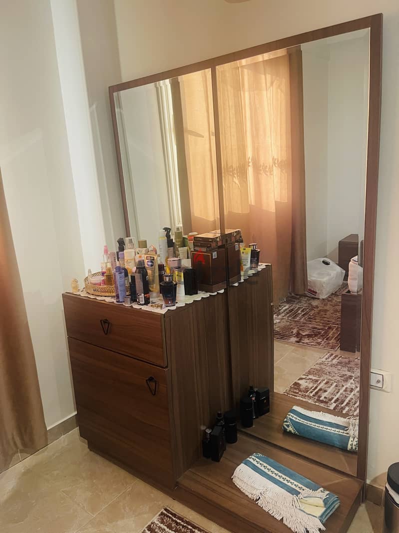 Double Bed with dressing & wardrobe 14