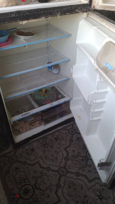 تلاجة أمريكى بحالتها وكبيرة جدا