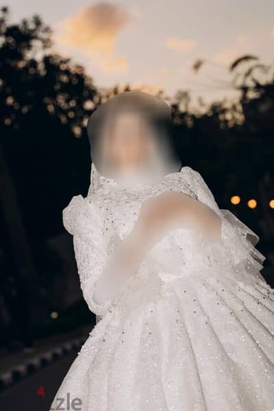فستان زفاف لبسه واحده فقط
