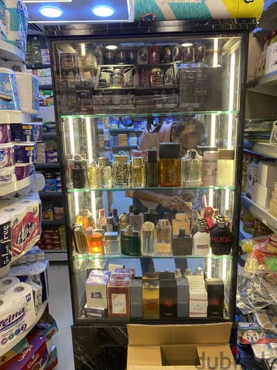 بترينه زجاج و خشب