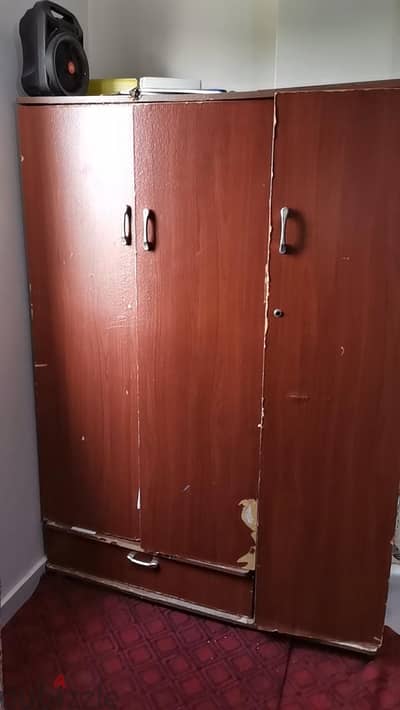دولاب عدد ٢ مستعمل  ٢ باب و٣ باب