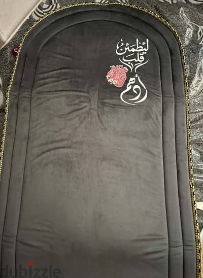 سجادة صلاة رمادي ميكنة باسم ادهم