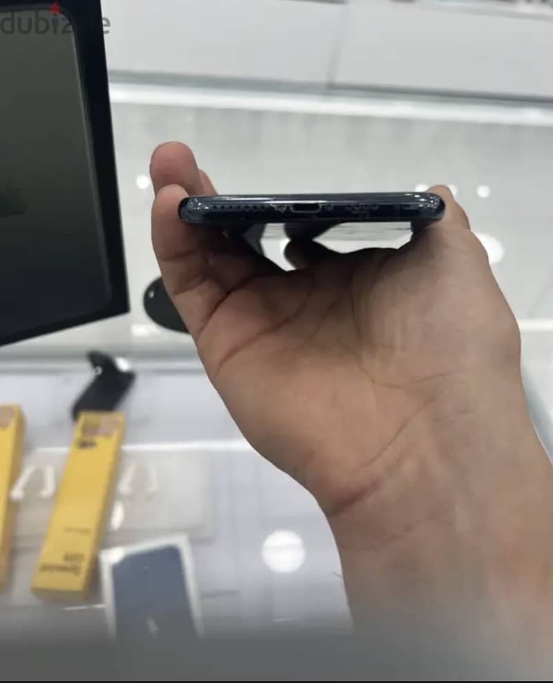 Apple - iPhone 11 Pro Max 3