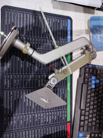 ذراع حامل  للشاشة  مكتبي Monitor Desk Arm Mount